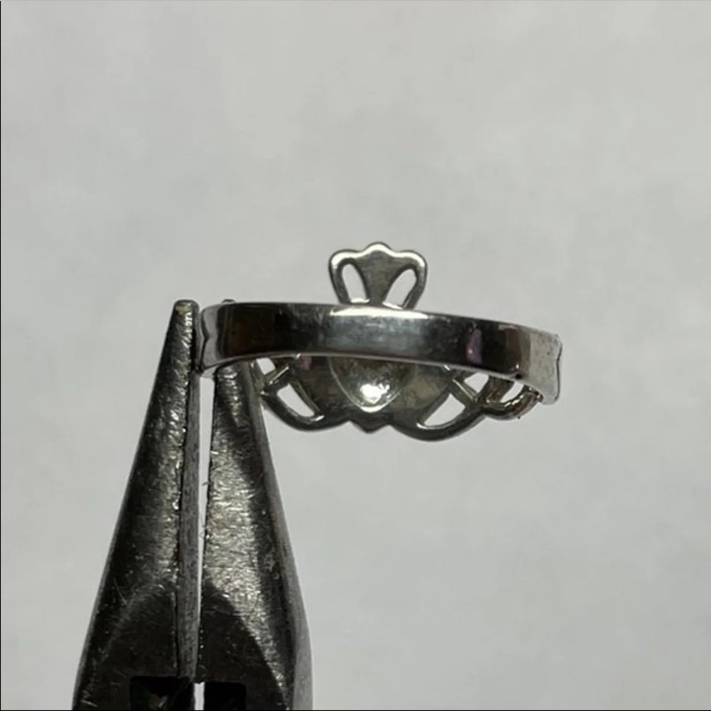 SS Claddagh ring - Picture 2 of 3